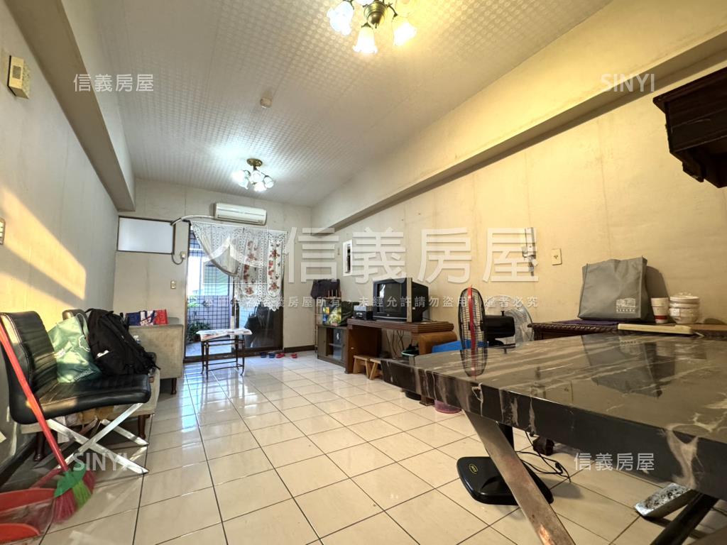 五權花園三房車位房屋室內格局與周邊環境