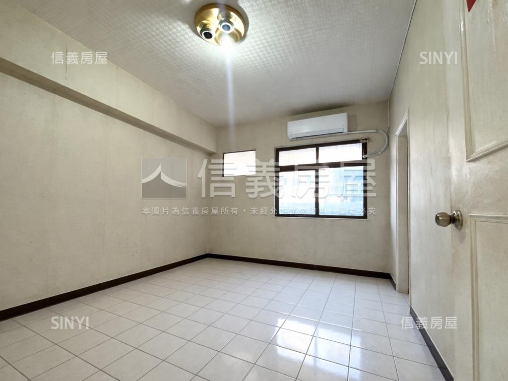 五權花園三房車位房屋室內格局與周邊環境