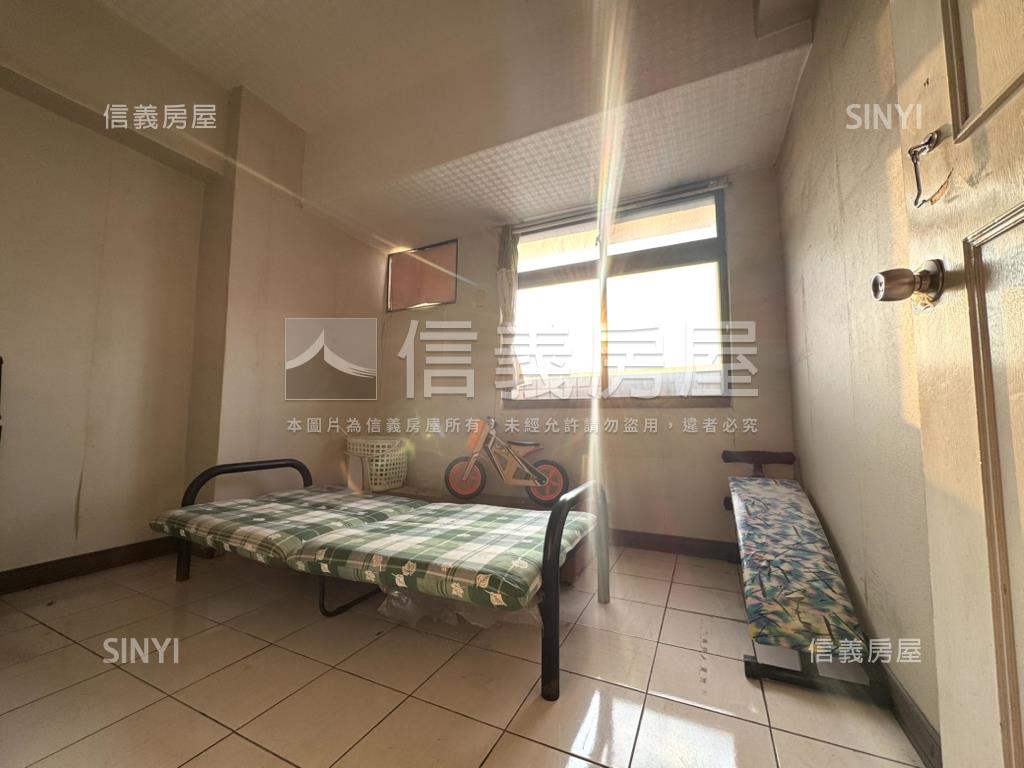 五權花園三房車位房屋室內格局與周邊環境