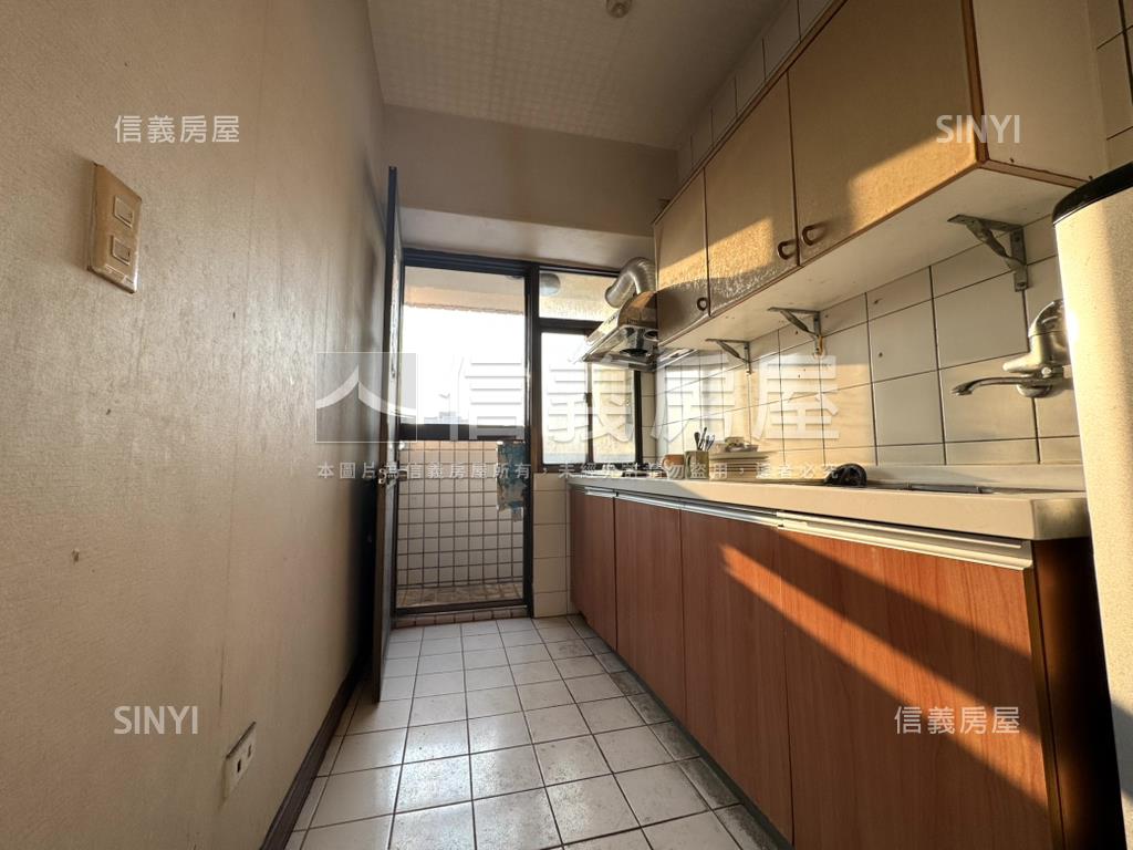 五權花園三房車位房屋室內格局與周邊環境