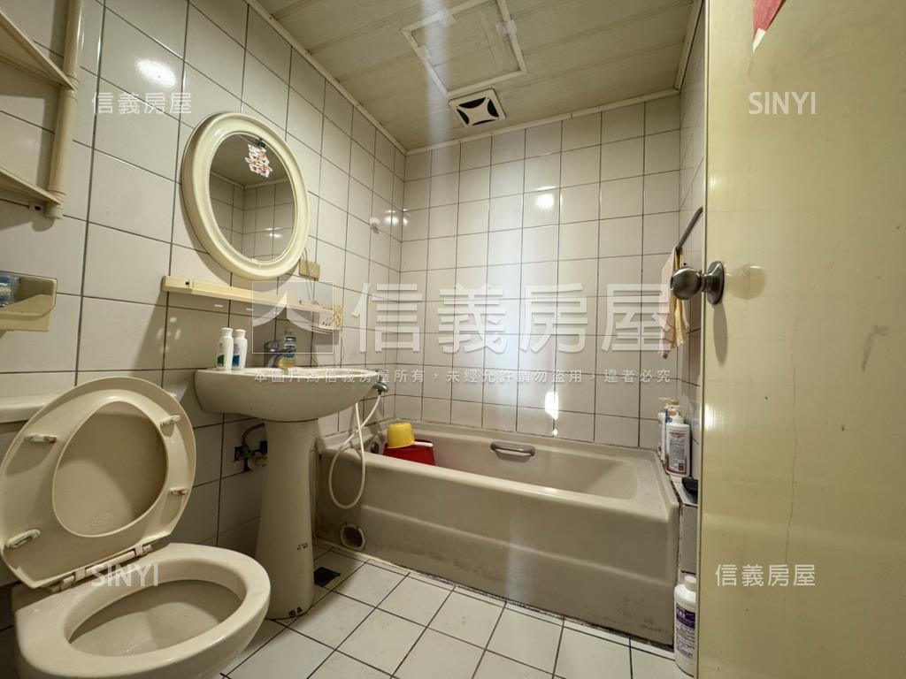 五權花園三房車位房屋室內格局與周邊環境