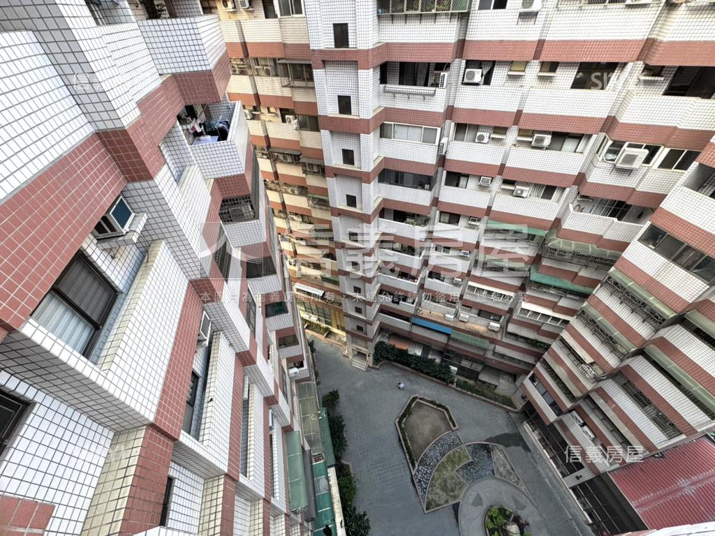 五權花園三房車位房屋室內格局與周邊環境