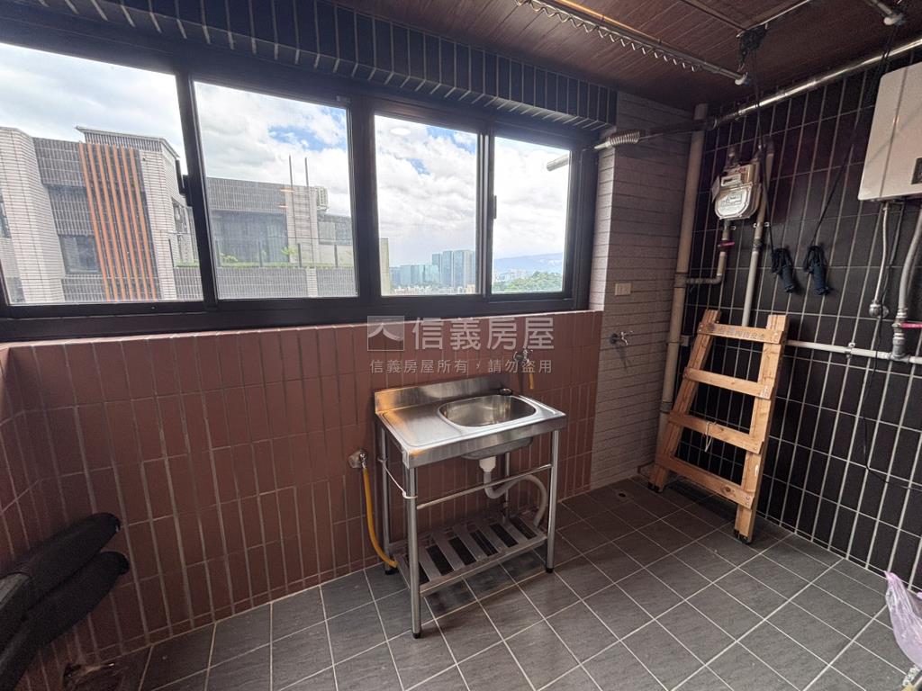 美麗山林精美綠景四房房屋室內格局與周邊環境
