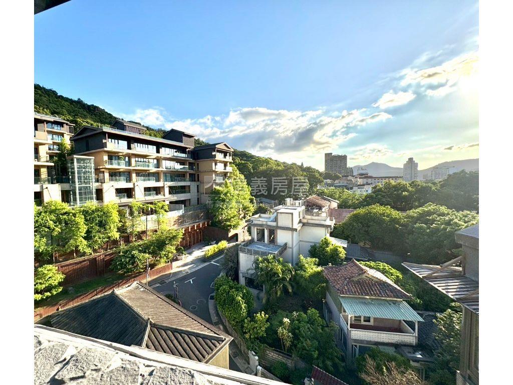 溫泉路精裝頂加美寓房屋室內格局與周邊環境