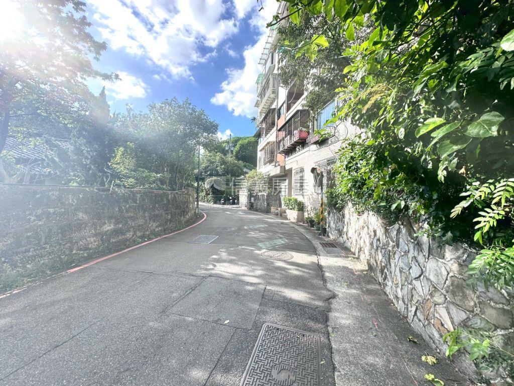 溫泉路精裝頂加美寓房屋室內格局與周邊環境