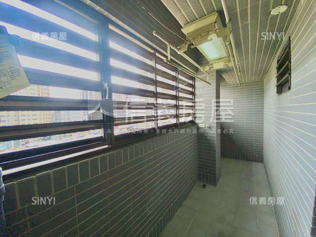 公園旁稀有大三房車位房屋室內格局與周邊環境