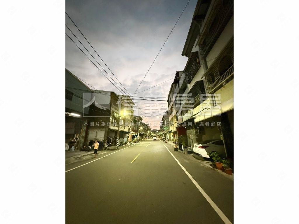 仁武前路後巷黃金透店房屋室內格局與周邊環境