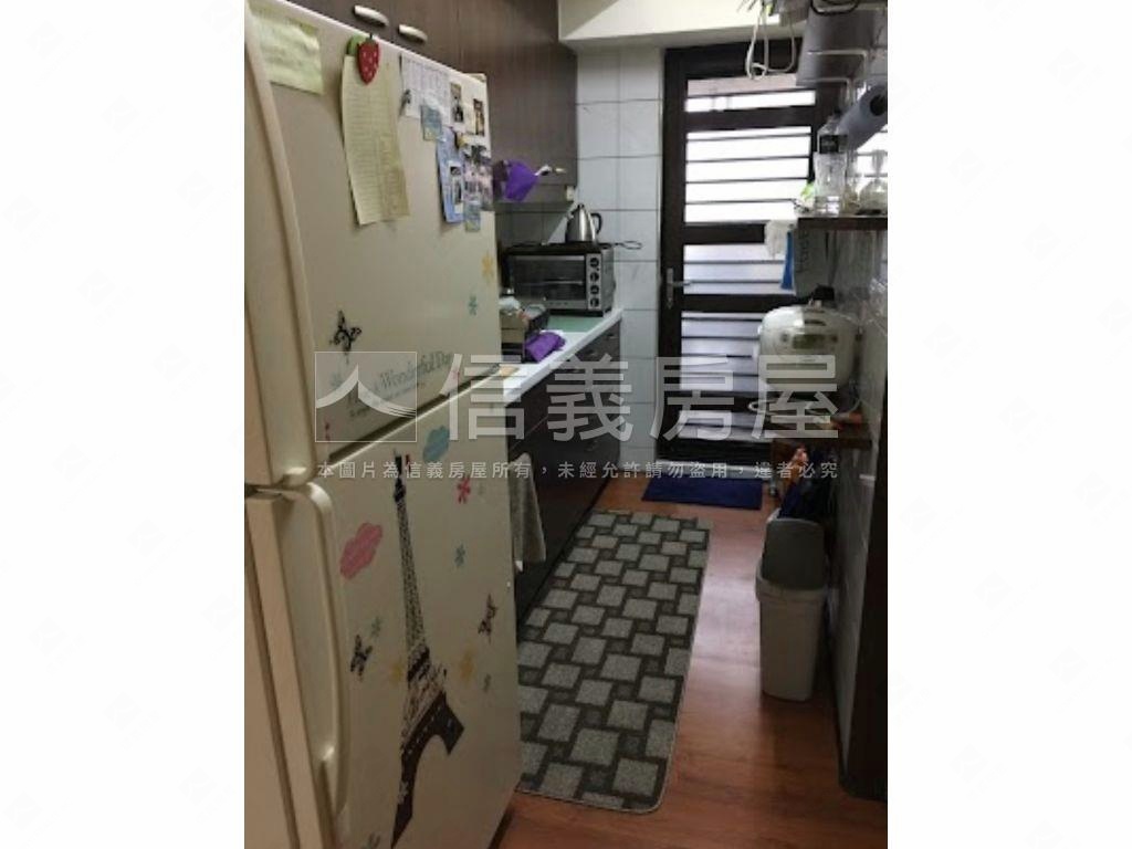 繁榮八佰三房車位房屋室內格局與周邊環境