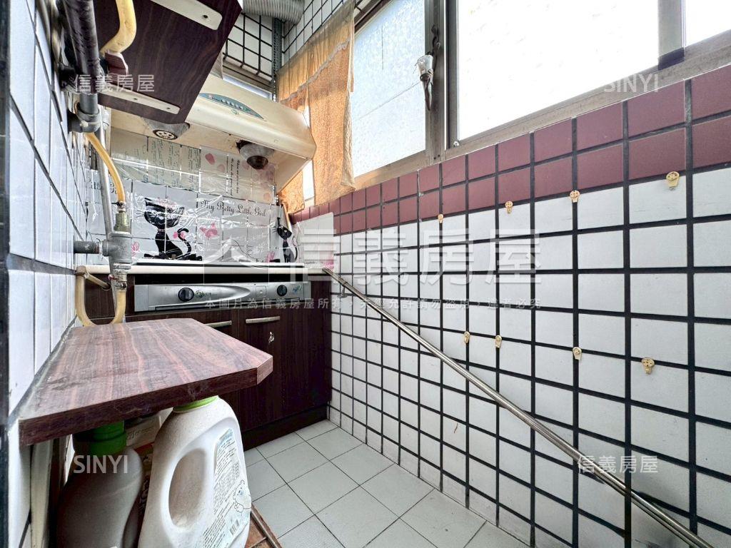 水湳㊝視野三房車位房屋室內格局與周邊環境