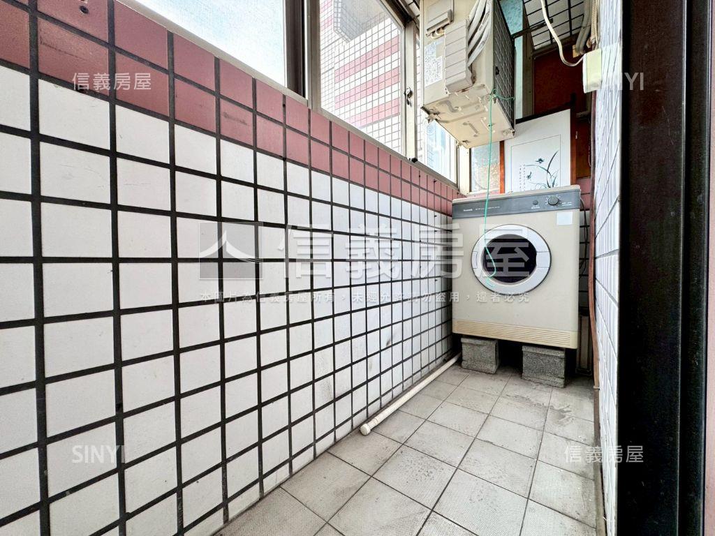 水湳㊝視野三房車位房屋室內格局與周邊環境