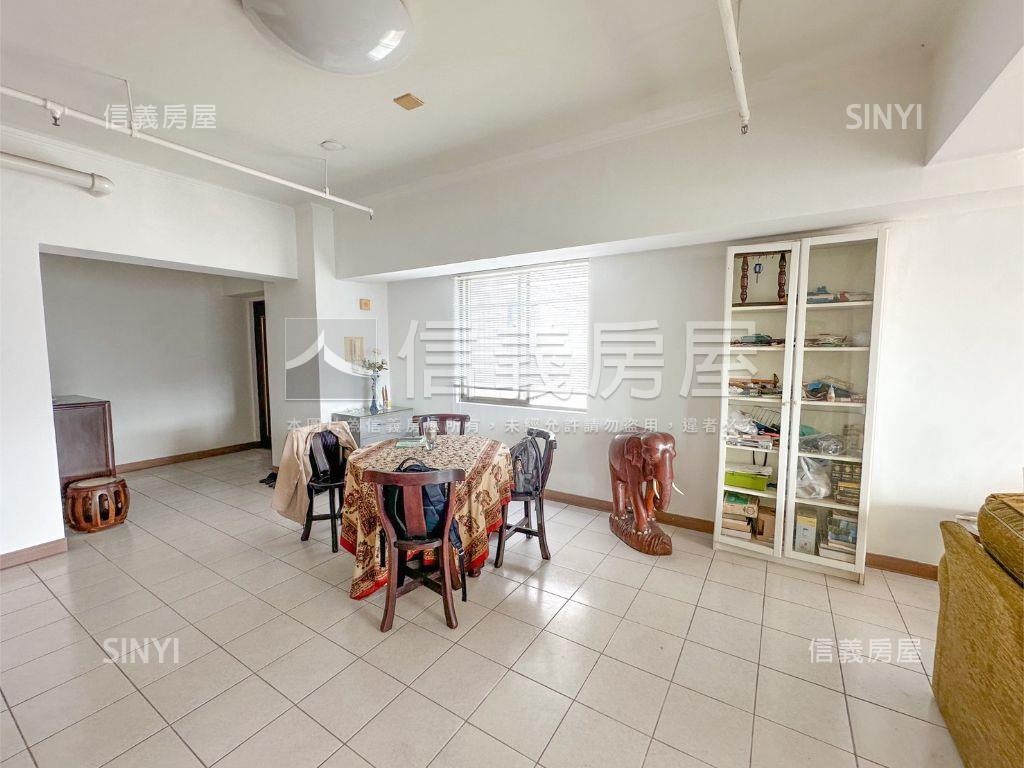 帝王華城景觀三房車位房屋室內格局與周邊環境