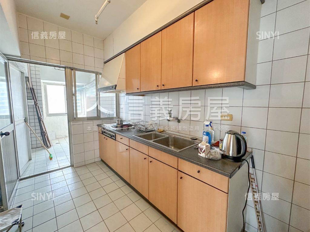 帝王華城景觀三房車位房屋室內格局與周邊環境