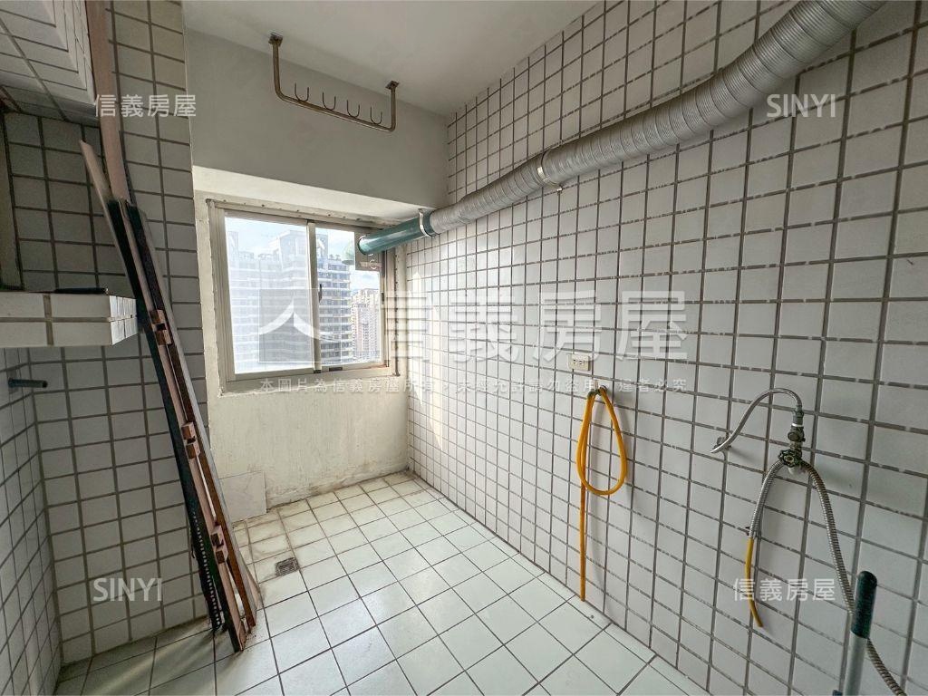 帝王華城景觀三房車位房屋室內格局與周邊環境