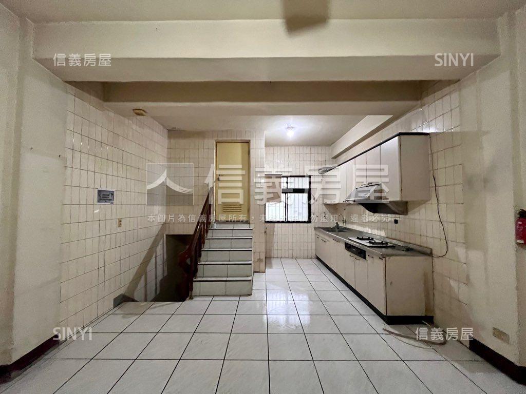 ＮＥＷ！正西屯路透天店面房屋室內格局與周邊環境