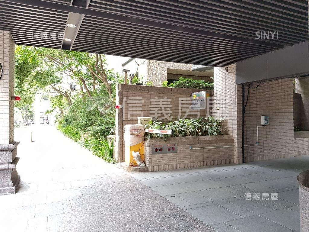誠售旅行與閱讀車位房屋室內格局與周邊環境