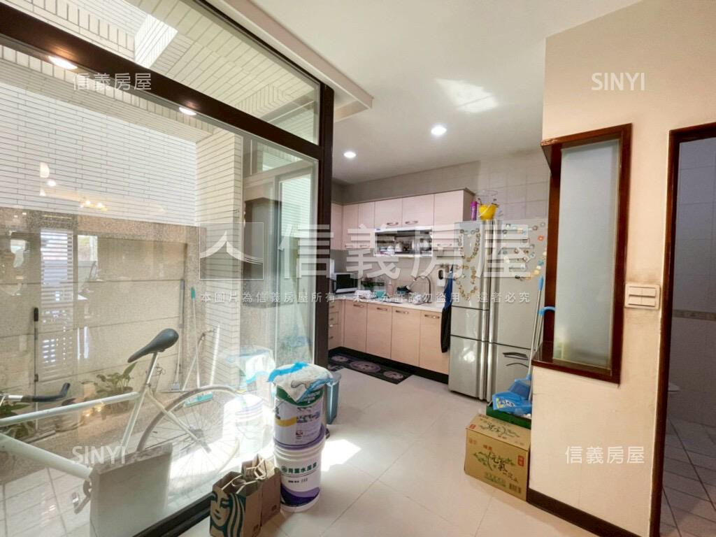 面球場店面透天房屋室內格局與周邊環境