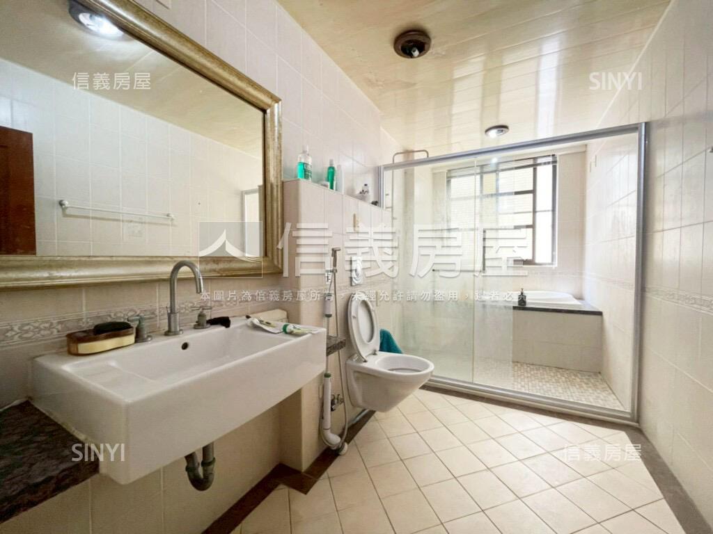 面球場店面透天房屋室內格局與周邊環境