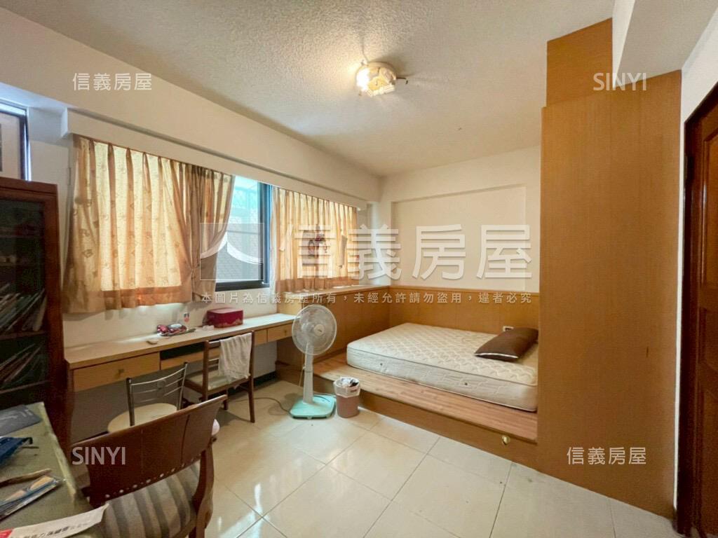 面球場店面透天房屋室內格局與周邊環境