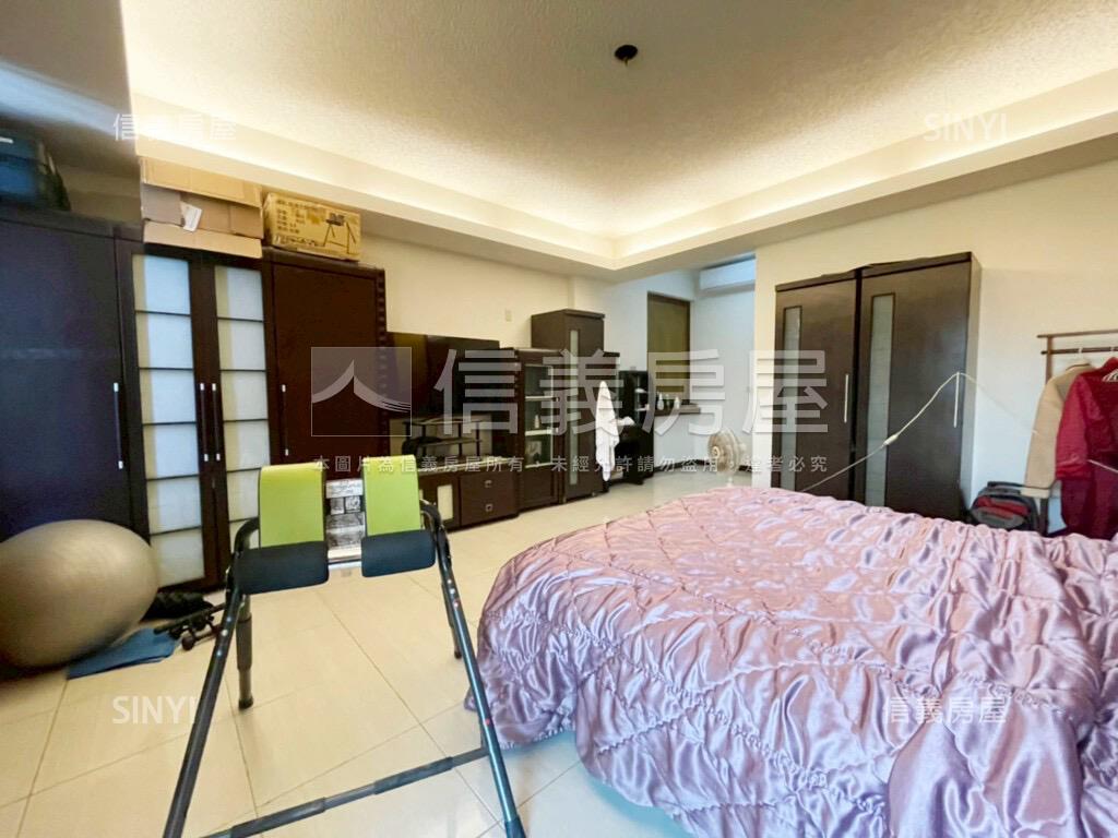 面球場店面透天房屋室內格局與周邊環境