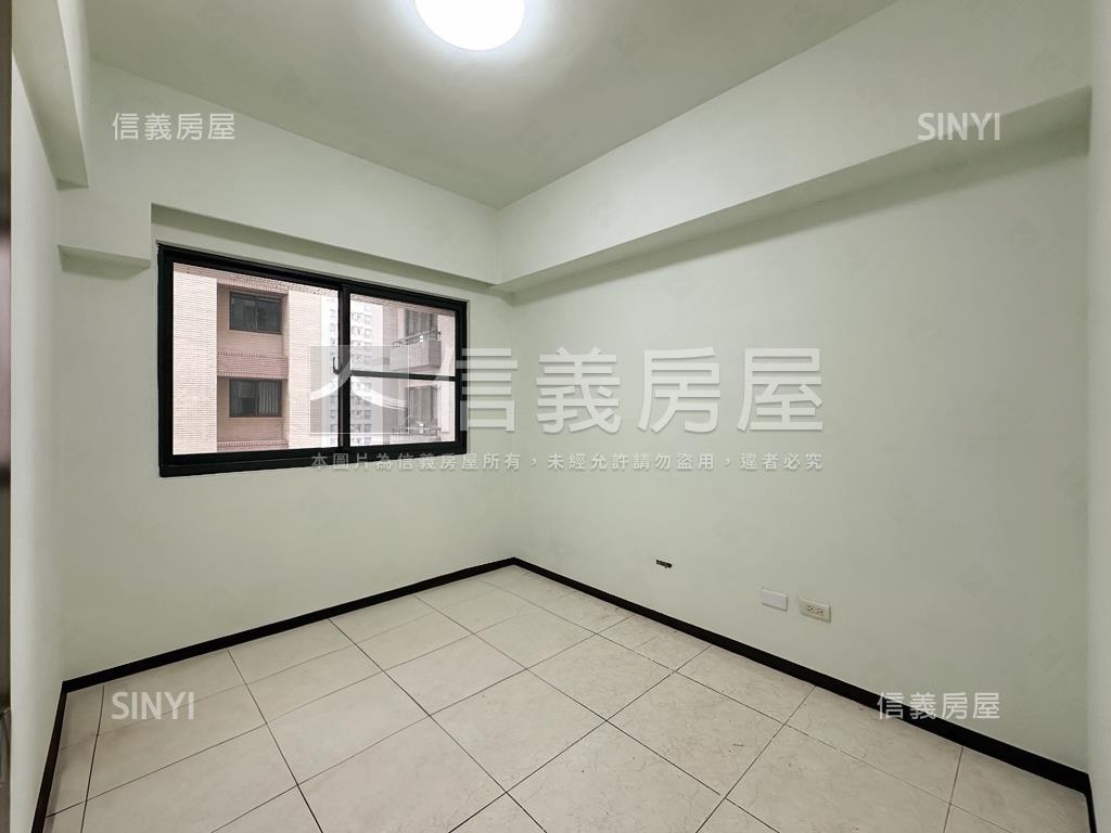 可愛邑採光三房配平移車位房屋室內格局與周邊環境