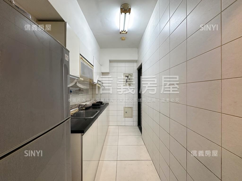 可愛邑採光三房配平移車位房屋室內格局與周邊環境