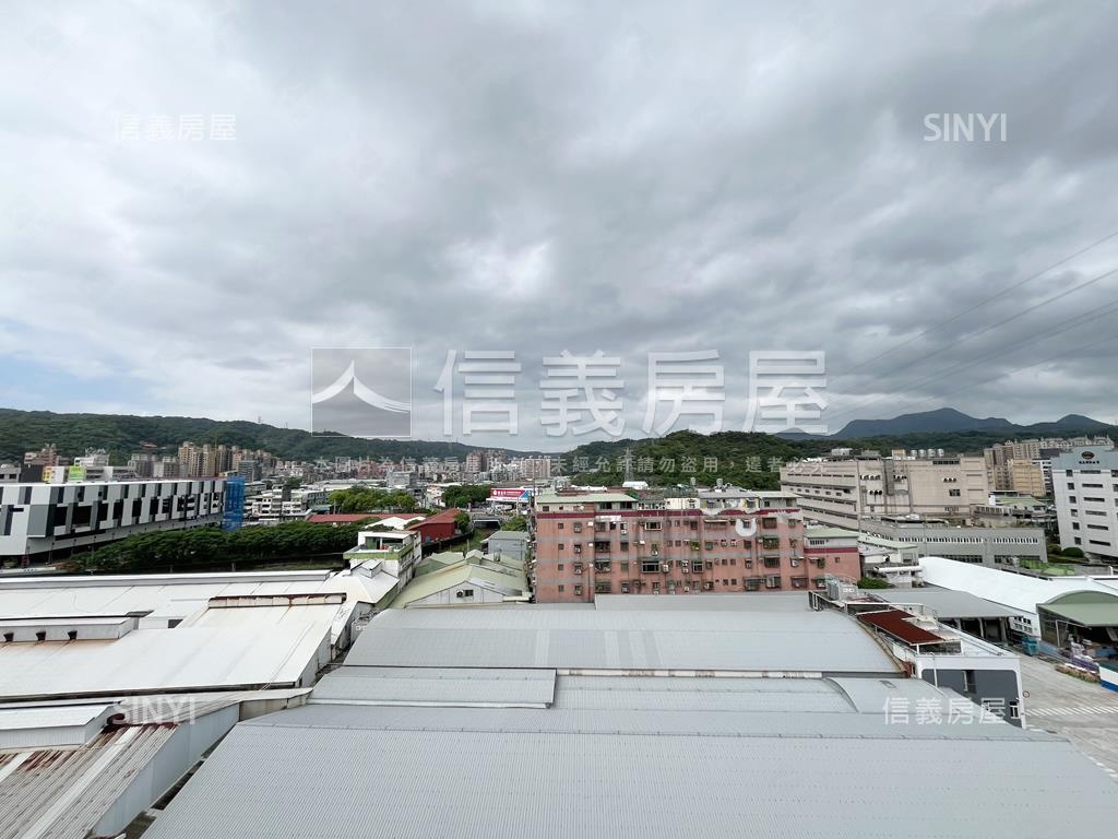 青沐頂樓露臺戶雙車位房屋室內格局與周邊環境