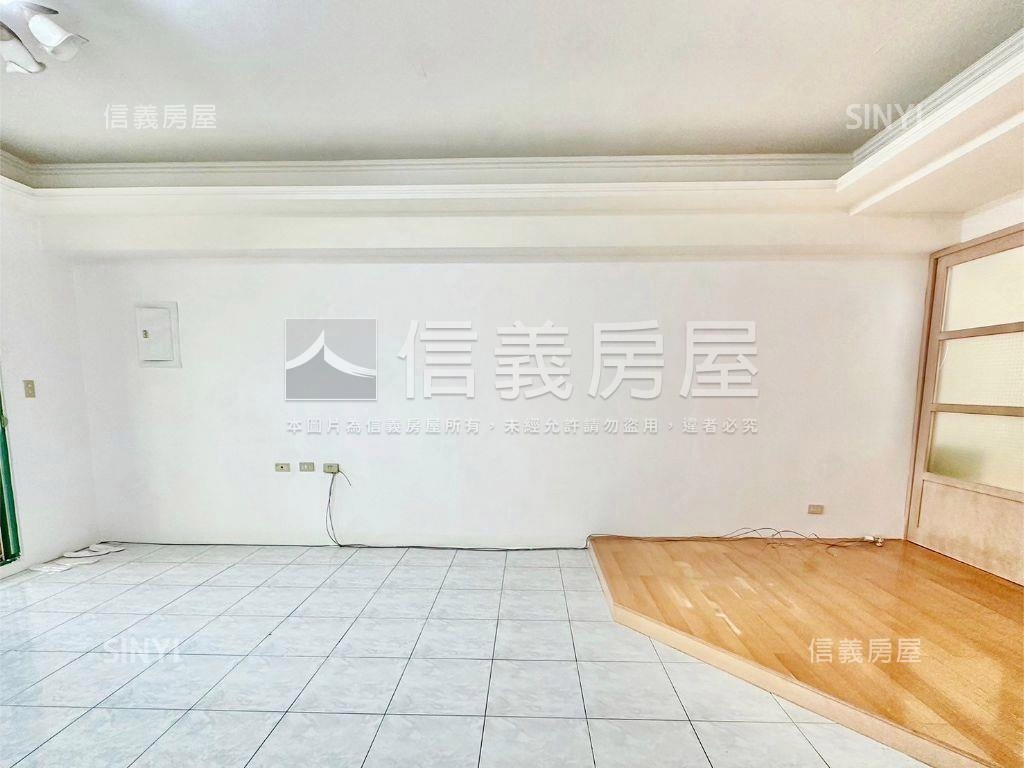 新台十七雙衛開窗三房車位房屋室內格局與周邊環境