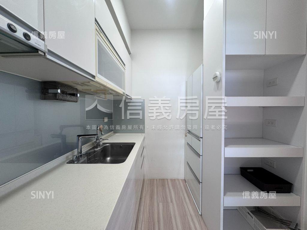 楠梓河景第一排三房平車房屋室內格局與周邊環境