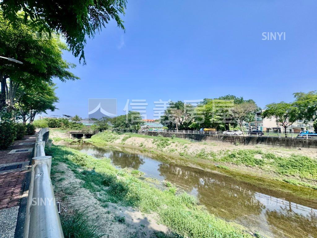楠梓河景第一排三房平車房屋室內格局與周邊環境