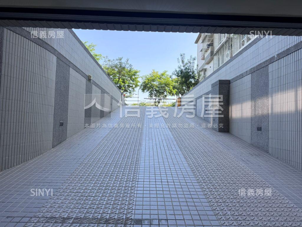 楠梓河景第一排三房平車房屋室內格局與周邊環境