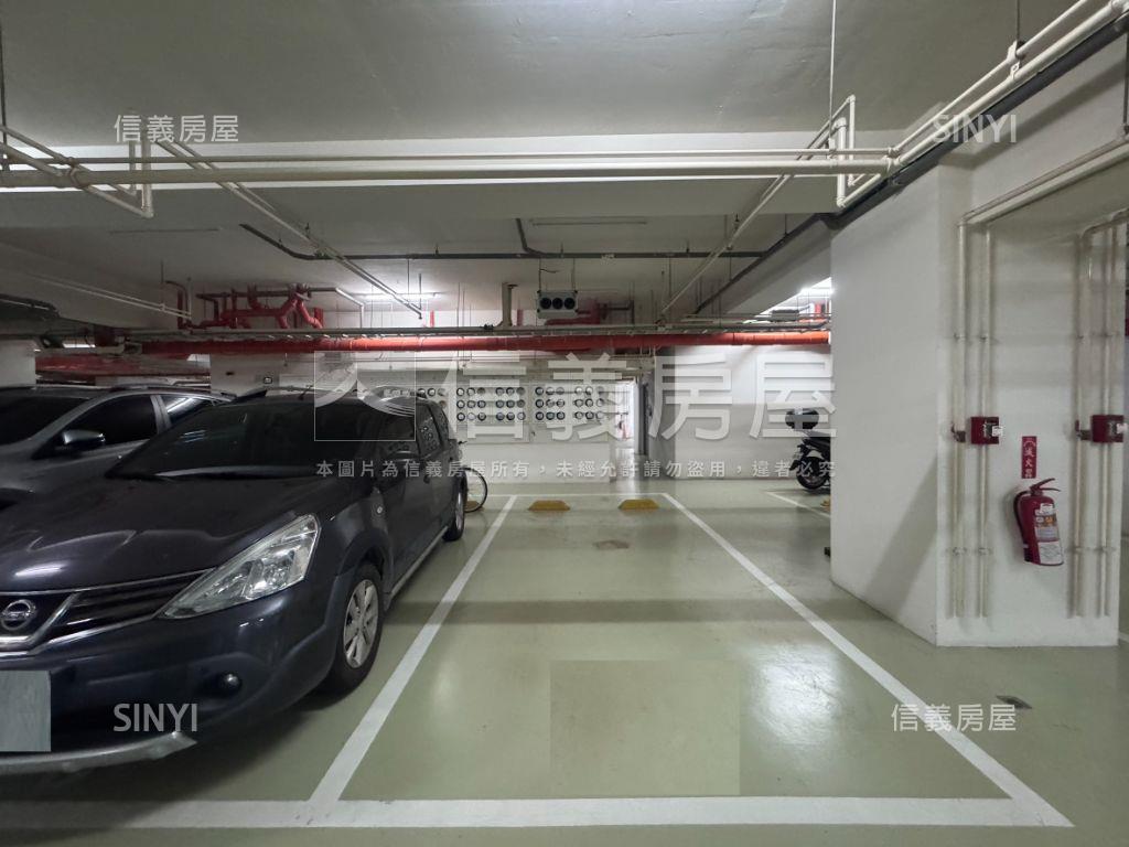 楠梓河景第一排三房平車房屋室內格局與周邊環境