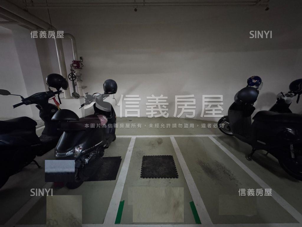 楠梓河景第一排三房平車房屋室內格局與周邊環境