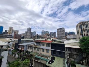 南京捷運２房３米６有車位