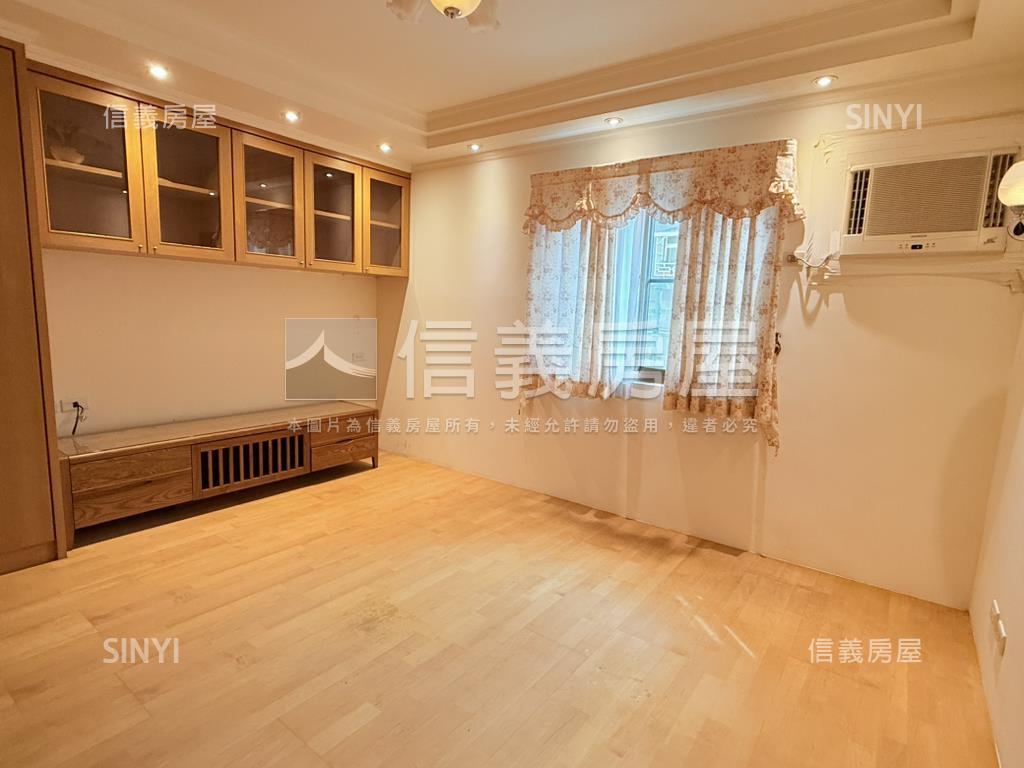 公園世紀邊間四房房屋室內格局與周邊環境