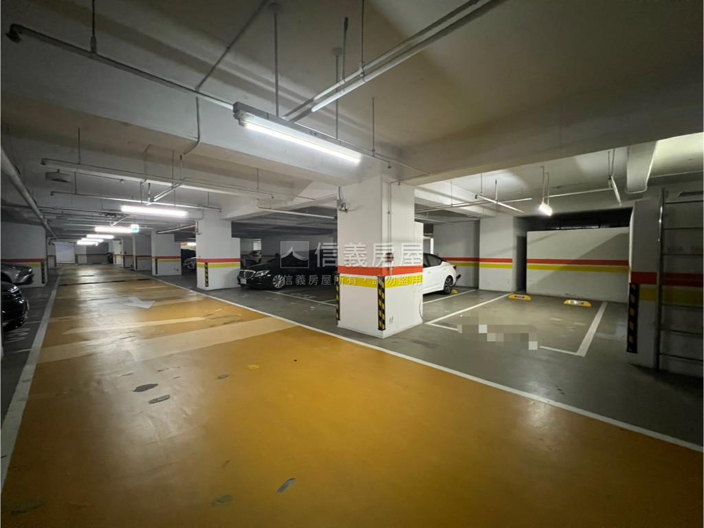 彩虹城一期大兩房平車美屋房屋室內格局與周邊環境