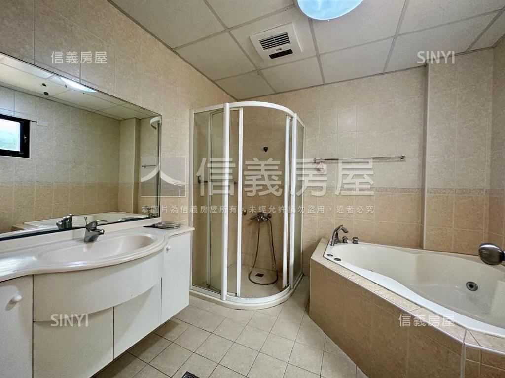 正１１期。公園別墅房屋室內格局與周邊環境