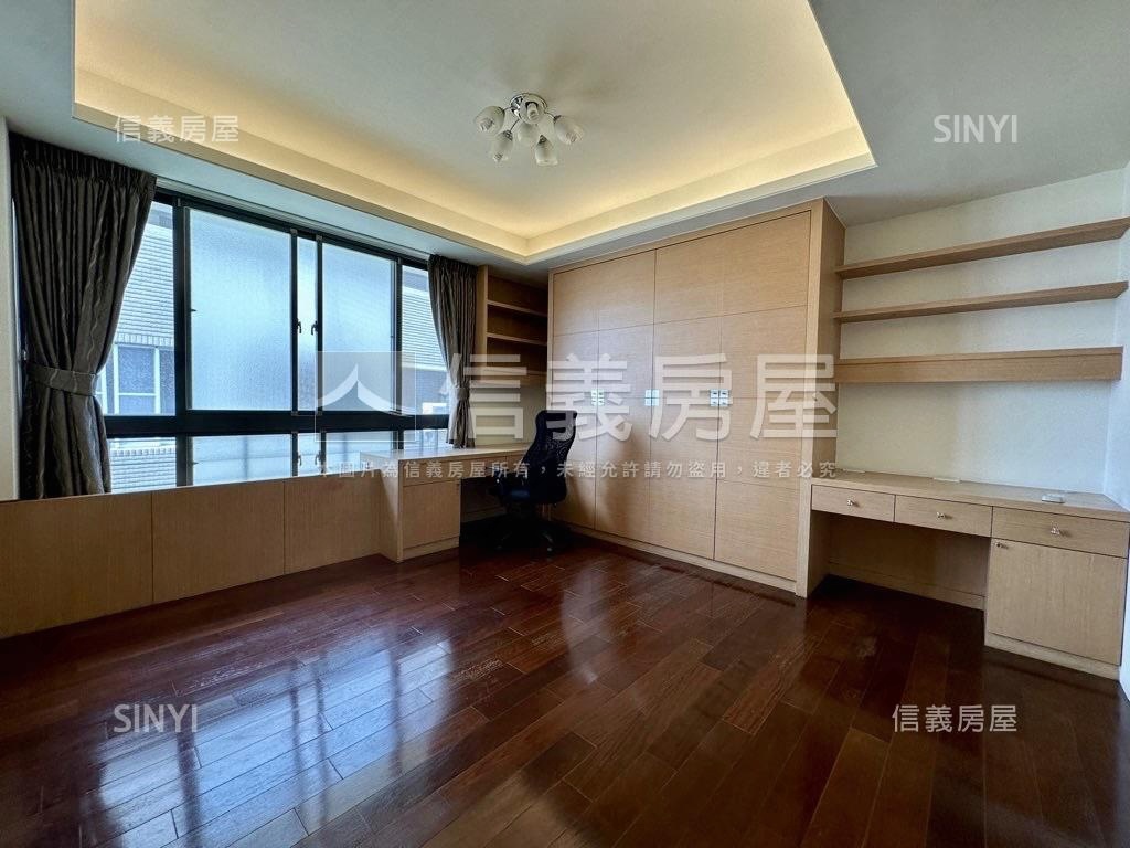 正１１期。公園別墅房屋室內格局與周邊環境