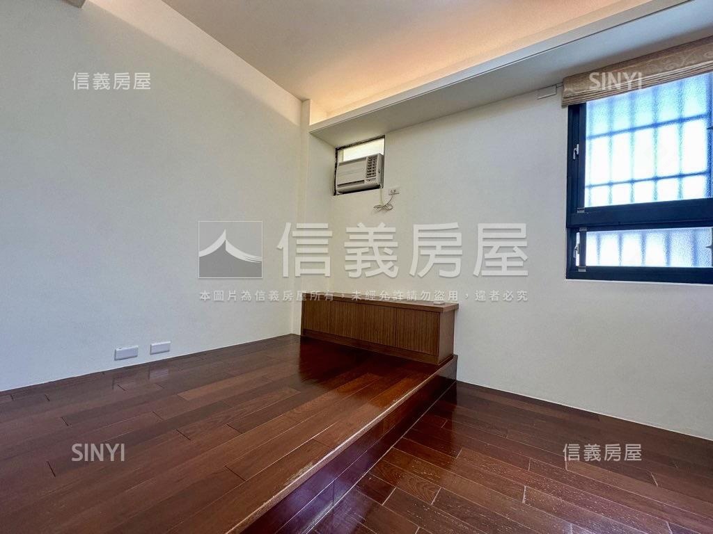 正１１期。公園別墅房屋室內格局與周邊環境