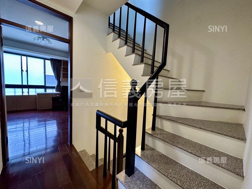 正１１期。公園別墅房屋室內格局與周邊環境