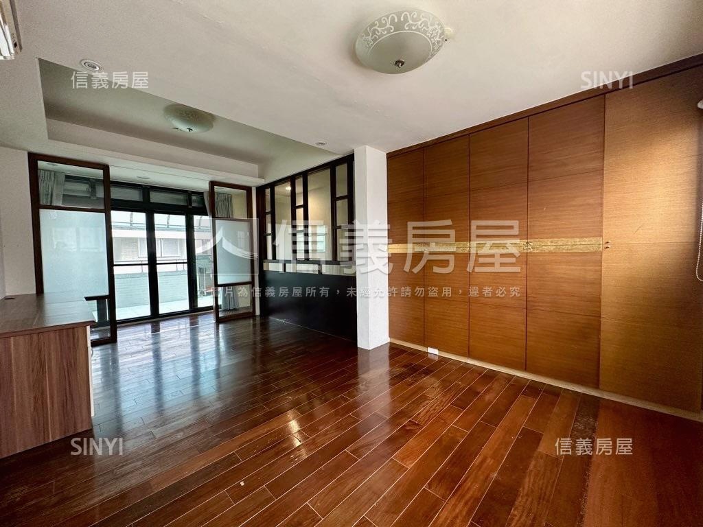 正１１期。公園別墅房屋室內格局與周邊環境