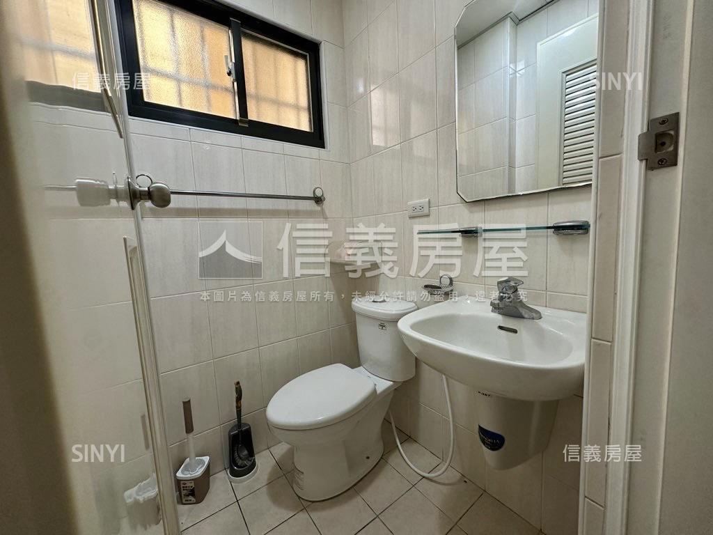 正１１期。公園別墅房屋室內格局與周邊環境