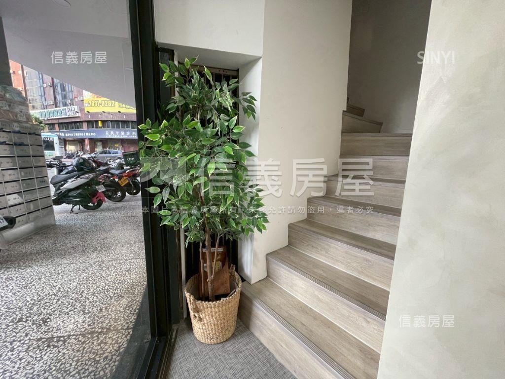 西區臺灣大道全新整理商辦房屋室內格局與周邊環境