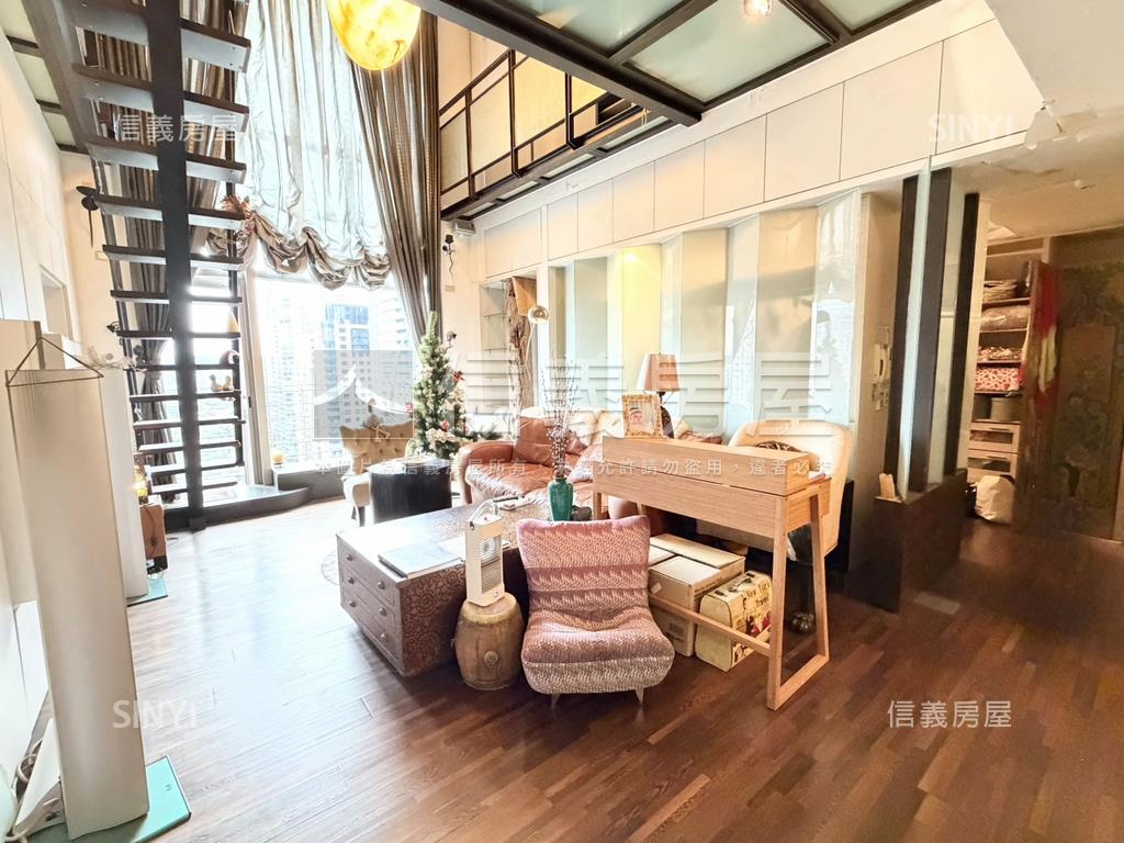 角間挑高●理感歌劇院視野房屋室內格局與周邊環境