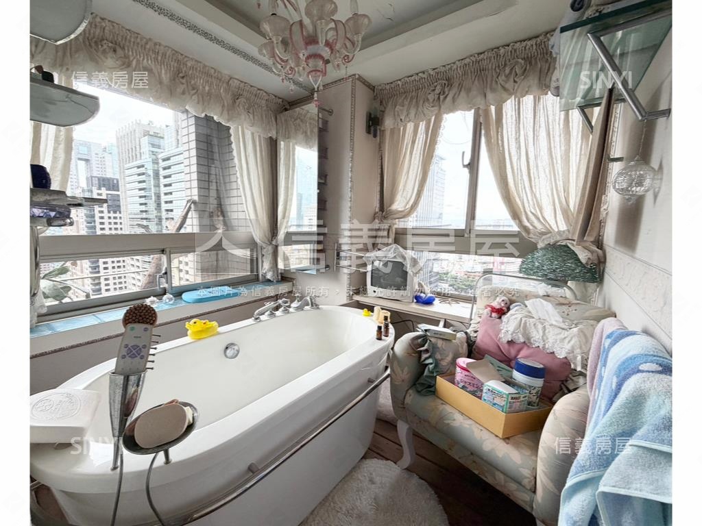 角間挑高●理感歌劇院視野房屋室內格局與周邊環境