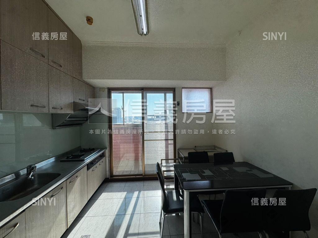 賜伯寶座｜三房平移車位房屋室內格局與周邊環境