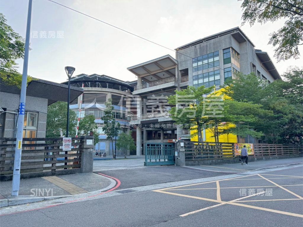 小資成家非常容易電梯兩房房屋室內格局與周邊環境