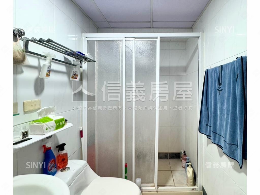 近家樂福兩房兩衛車位房屋室內格局與周邊環境