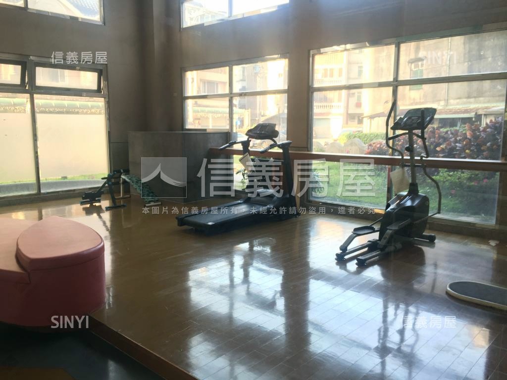 高第三房平面車位房屋室內格局與周邊環境