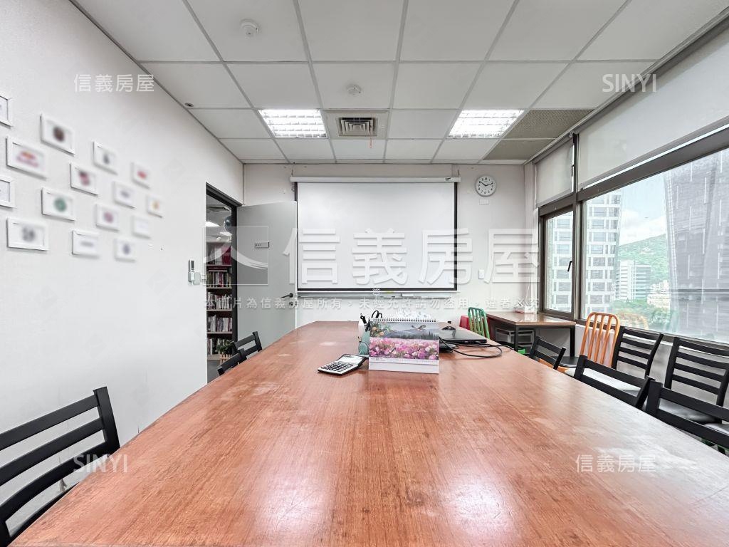 港墘捷運台北登峰整層辦公房屋室內格局與周邊環境