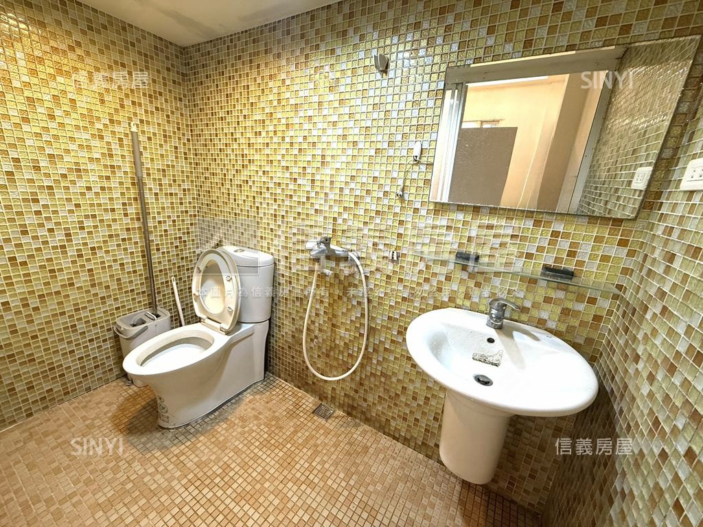 近信義國小大面寬稀有釋出房屋室內格局與周邊環境